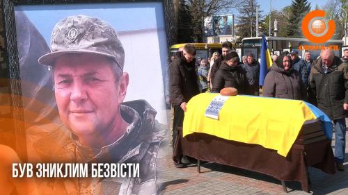 Фото до матеріалу: У Рівному відкрили виставку пам'яті захисників Маріуполя: 250 історій болю та мужності