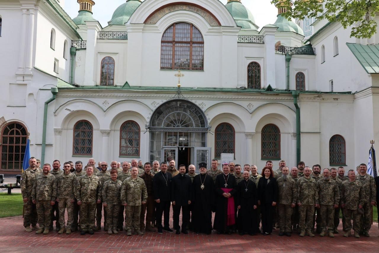 Фото до матеріалу: У Софійському соборі відзначили випуск військових капеланів
