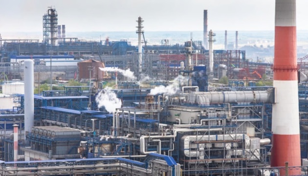Фото до матеріалу: Генштаб підтвердив ракетний удар по заводу «Орскнефтеоргсинтез» та двох гелікоптерів у Росії