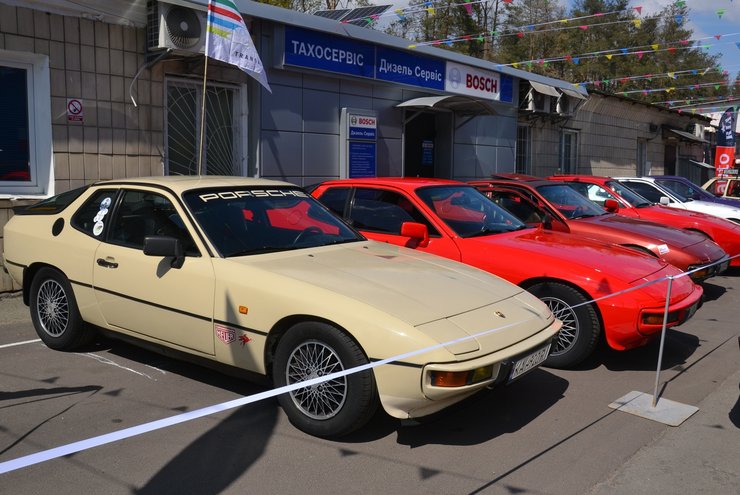 Фото до матеріалу: Київський Old Car Land 2026: від легендарних американців до рідкісних Mercedes