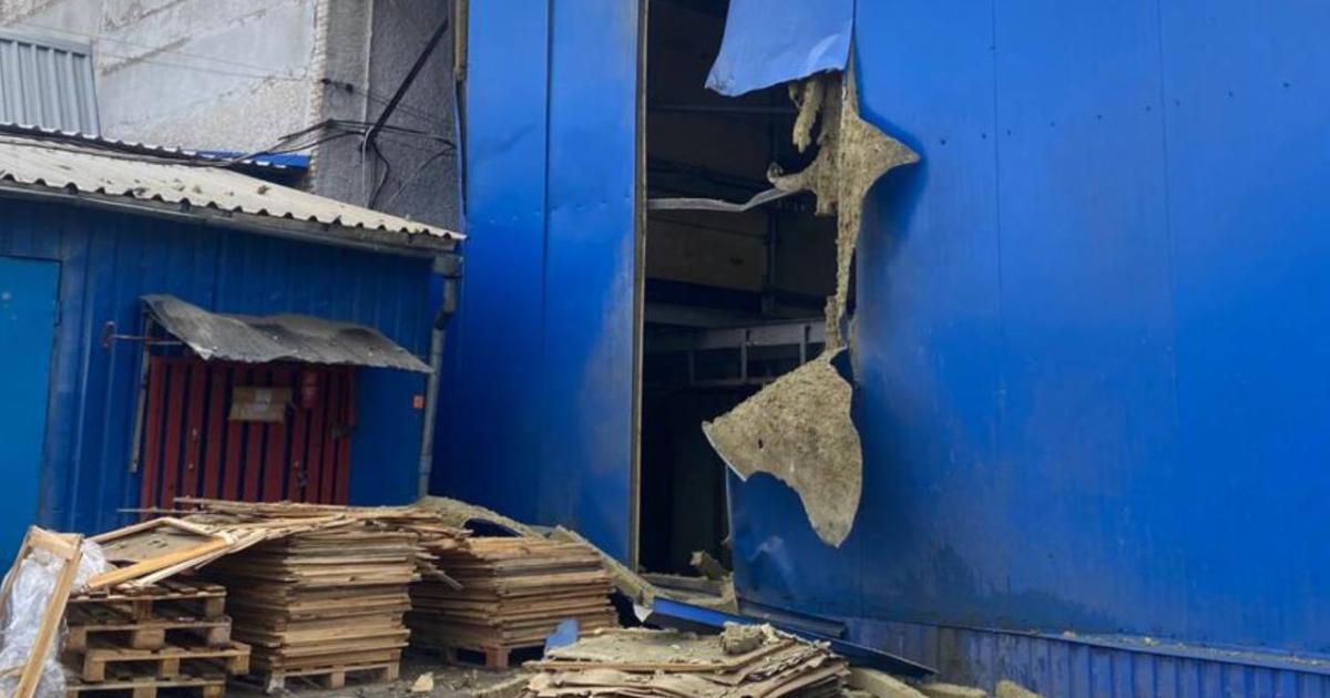 Фото до матеріалу: Російські дрони завдали удару по харчовому підприємству в Богодухові: постраждали робітники