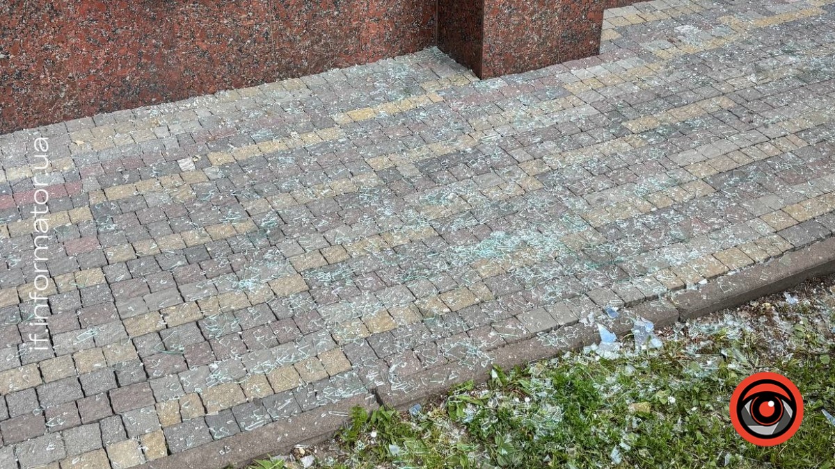 Фото до матеріалу: Ворожець обстріляв Івано-Франківськ: мешканці розповідають про влучання у житловий будинок