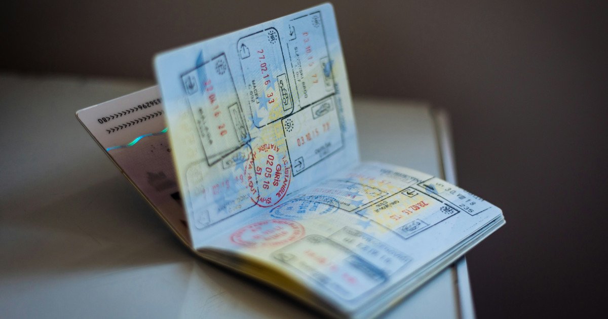 Фото до матеріалу: Жінки-посадовці зможуть виїжджати за кордон без обмежень під час війни