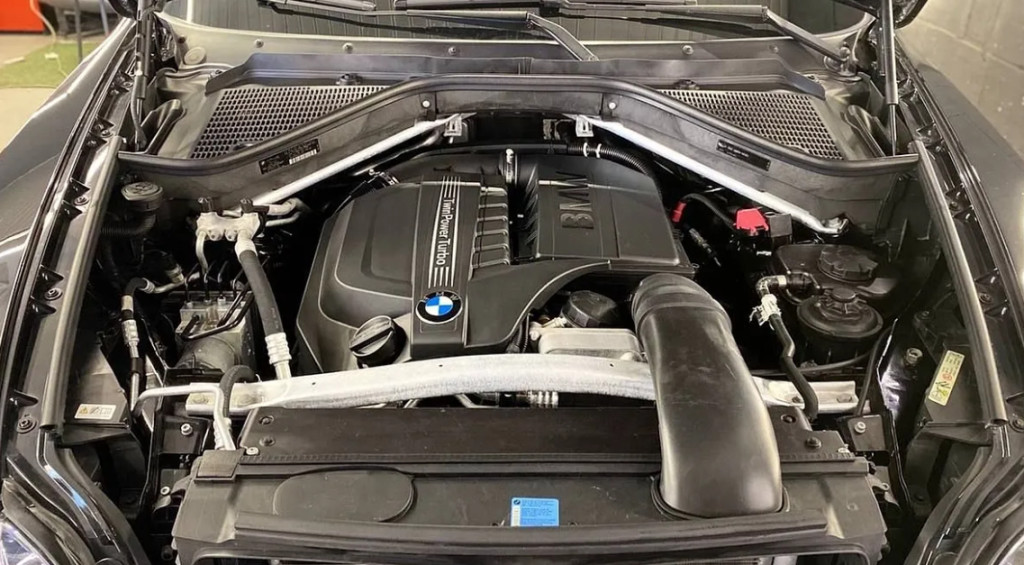 Фото до матеріалу: У Києві з'явився BMW X5 другого покоління з рекордно малим пробігом