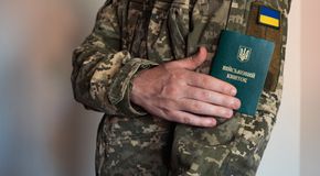 Фото до матеріалу: Київ Цифровий: батьки більше не чекають у чергах за записом до школи