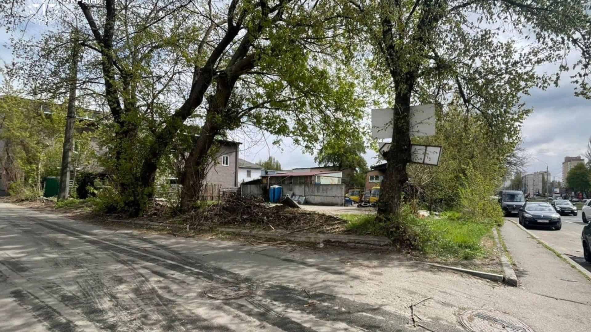Фото до матеріалу: Прокуратура повернула громаді землю на Оболоні: знесли паркан
