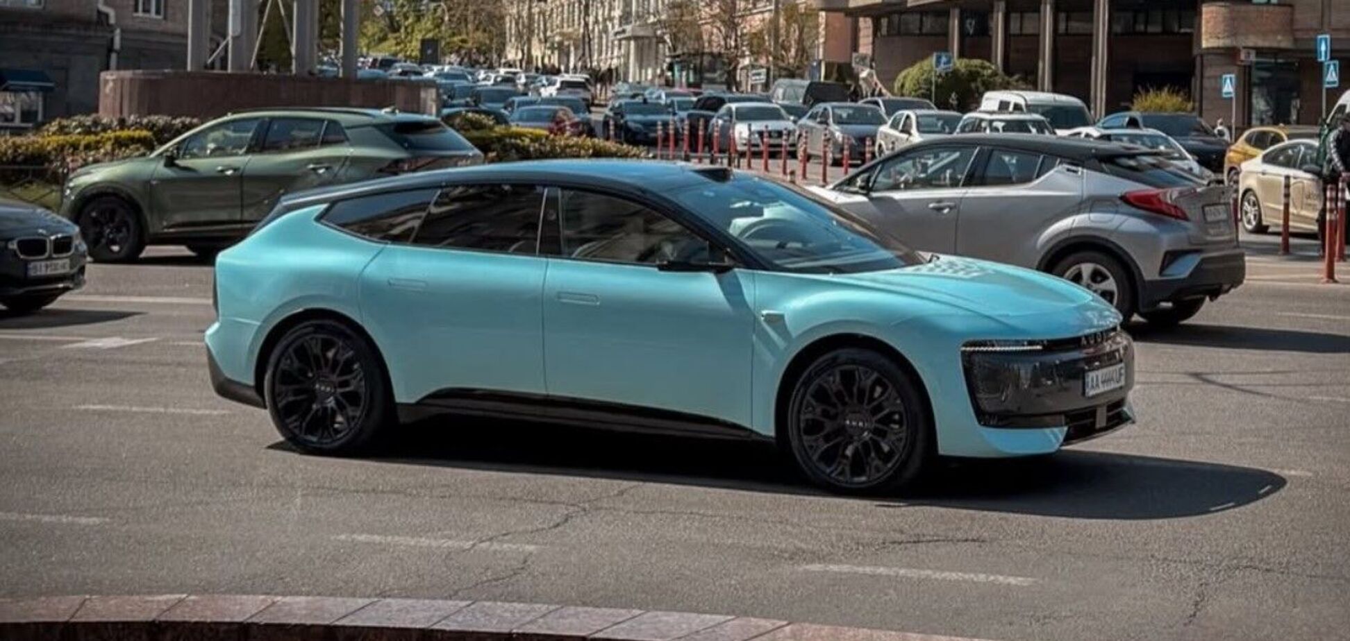 Фото до матеріалу: У Києві показали найдешевшу модель Audi E5 Sportback 2026 року