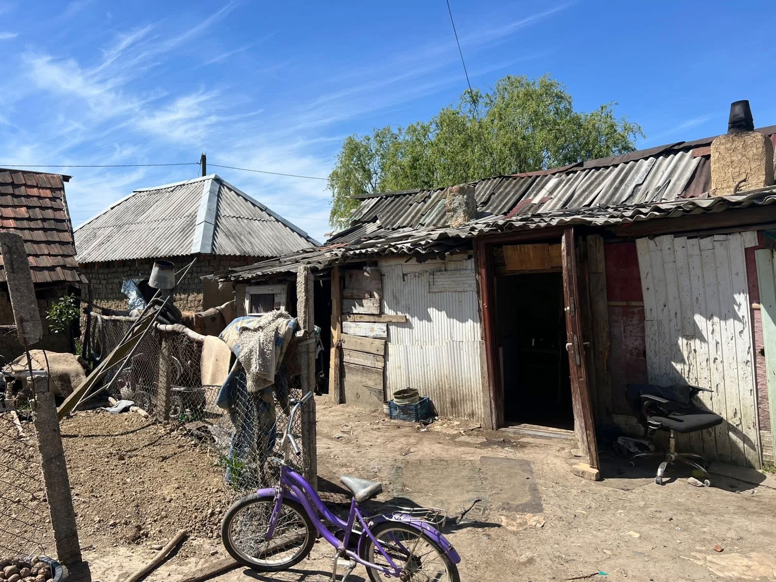 Фото до матеріалу: У Закарпатській області виявили сім'ю, де 8 з 13 дітей не мають освіти та медичного обстеження