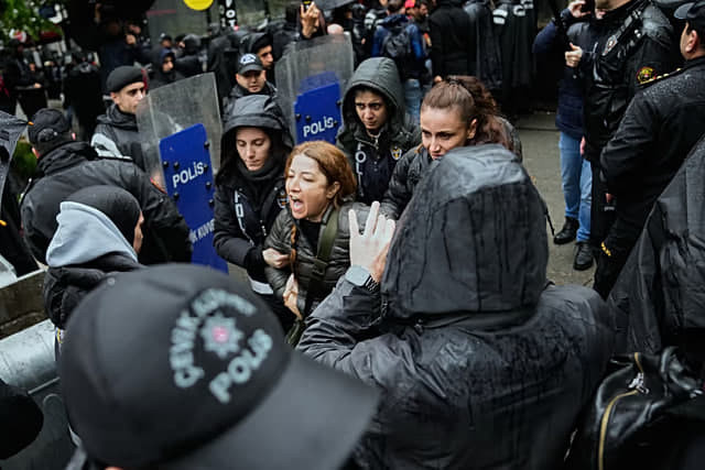 Фото до матеріалу: У Стамбулі на першотравневих протестах затримали майже 400 людей