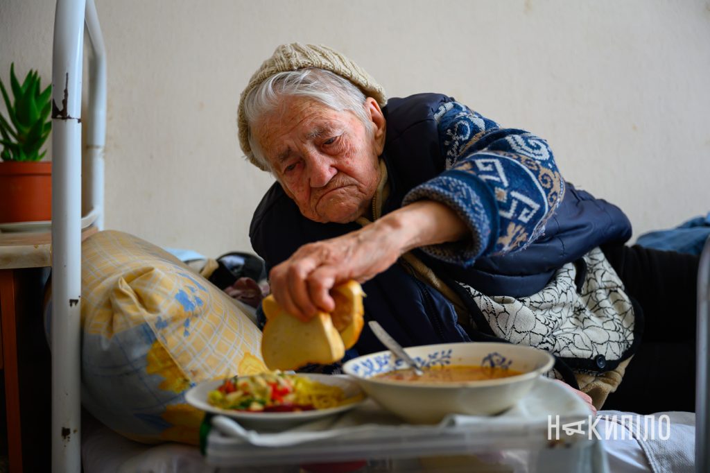 Фото до матеріалу: Прихисток «Велика родина» у Харкові: як четверо роки турбуються про самотніх стареньких