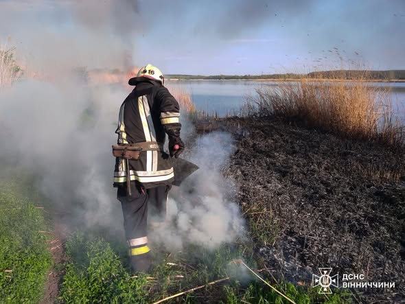 Фото до матеріалу: На Вінниччині ліквідували 19 пожеж: вогонь знищив понад 3 гектари сухої рослинності