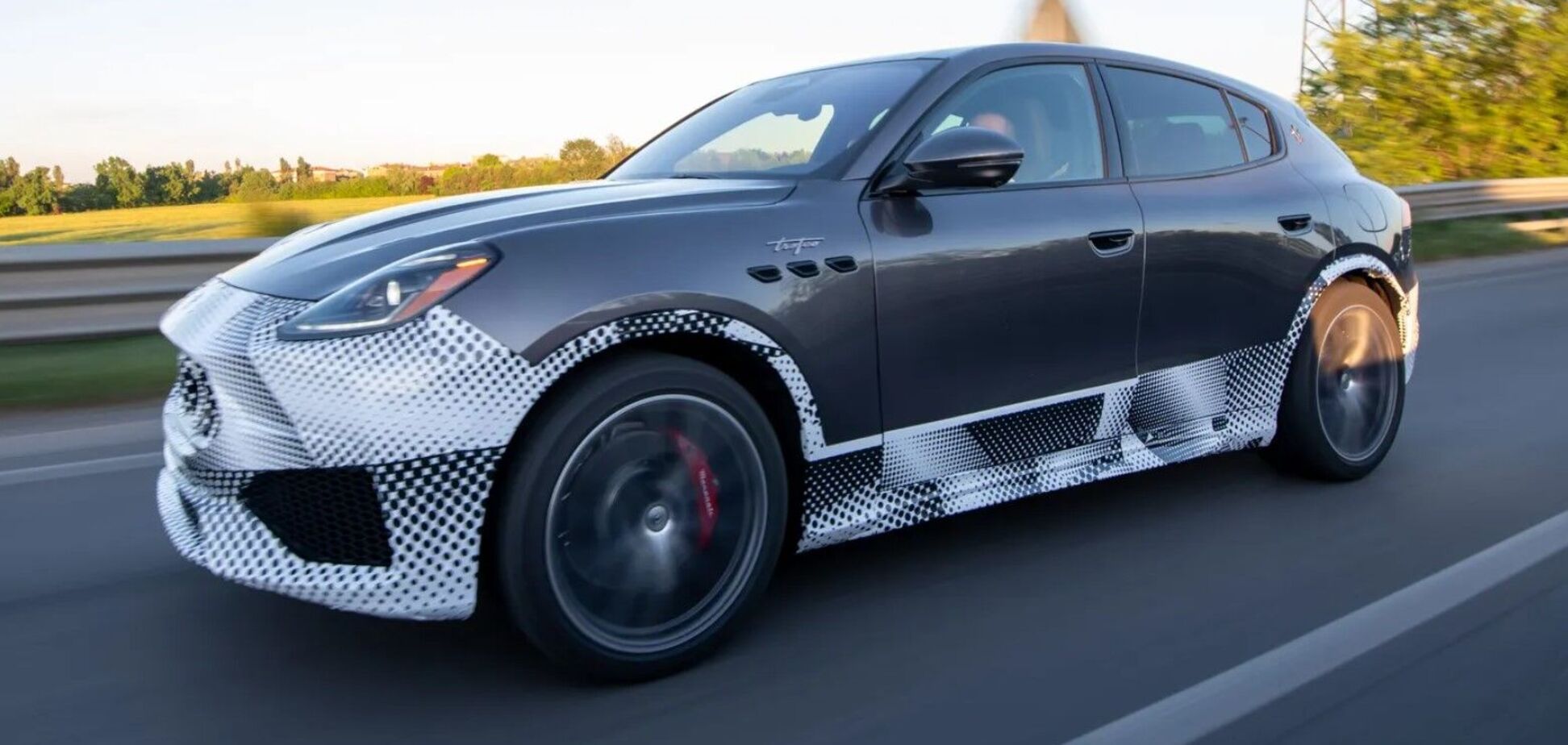Фото до матеріалу: Maserati Grecale отримав оновлений дизайн: що змінилося у найдешевшій моделі бренду