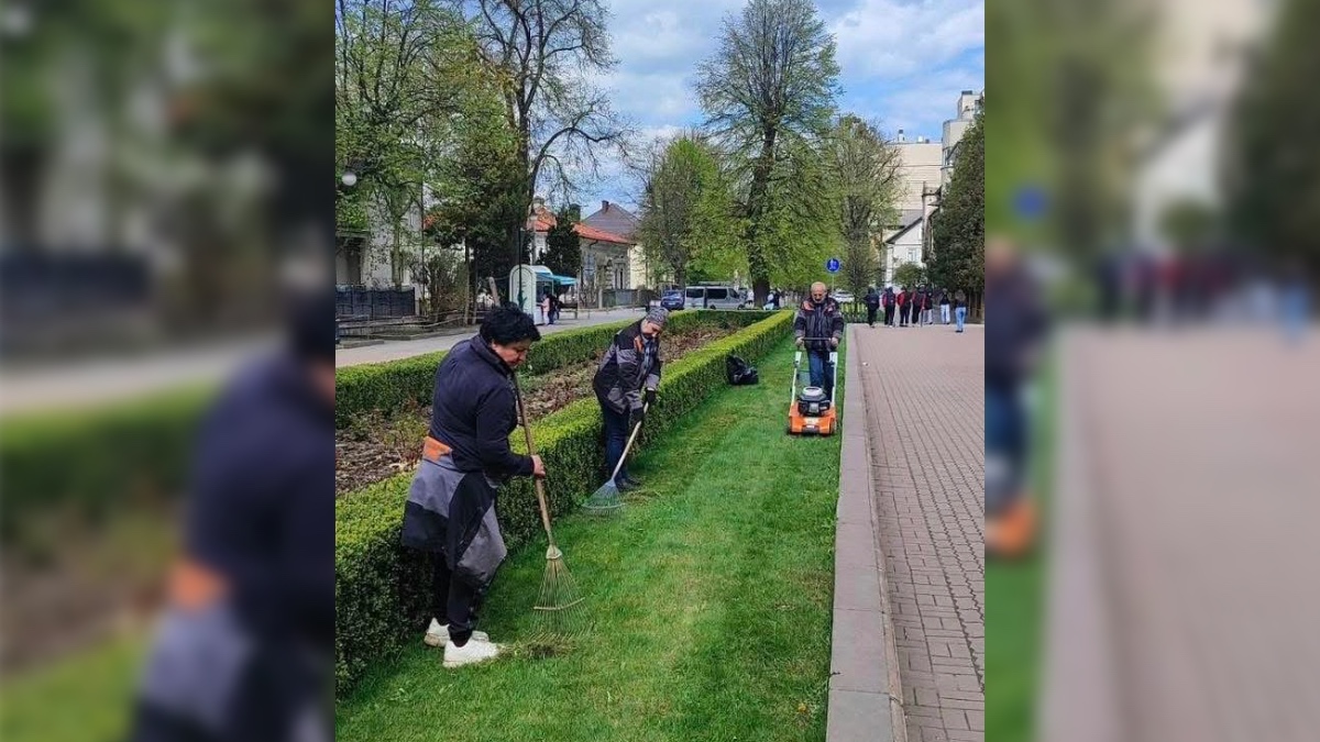 Фото до матеріалу: У Івано-Франківську обирають найкращого двірника: переможець отримає 25 тисяч гривень