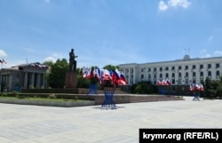 Фото до матеріалу: Крим: офіційні зарплати зростали, а реальність залишається на місці