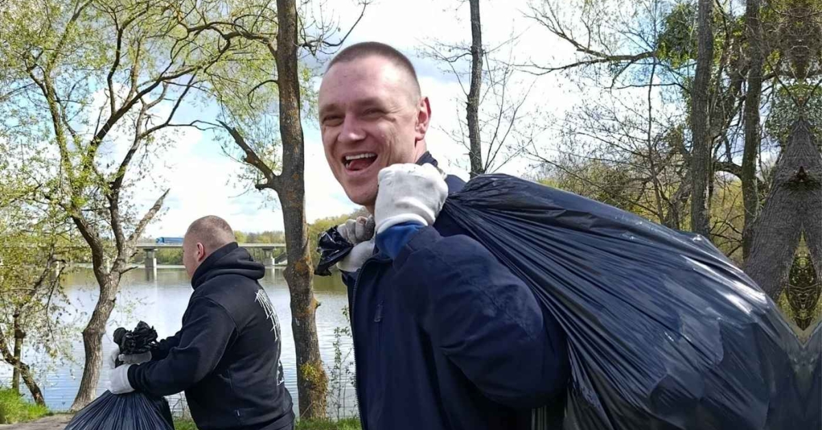Фото до матеріалу: Активісти та Муніципальна варта прибрали береги річки Скельна у Вінниці