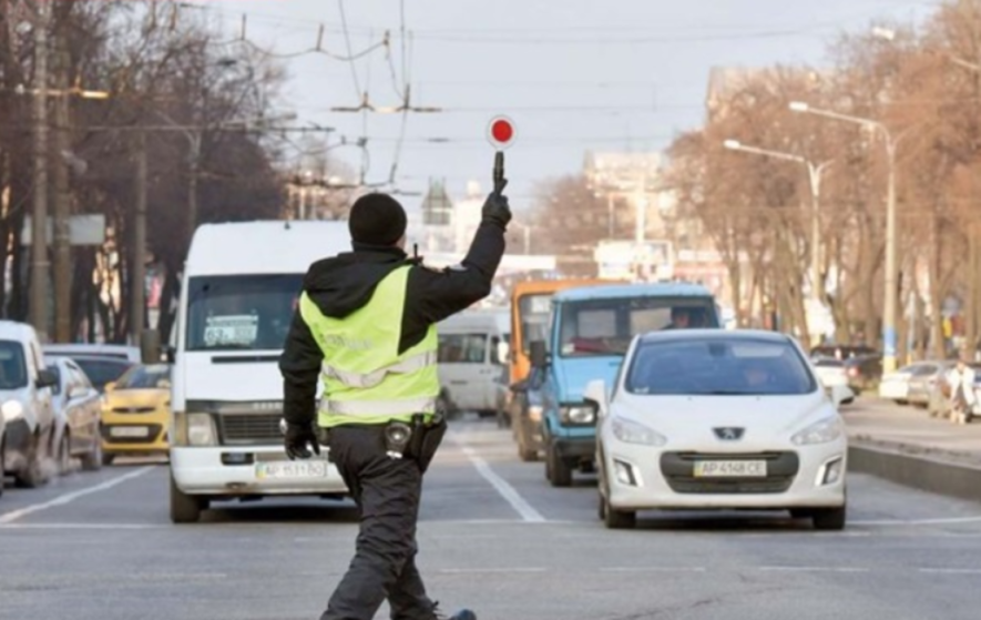 Фото до матеріалу: Велика кільцева дорога в Києві частково перекрита: ДТП біля Дмитра Луценка