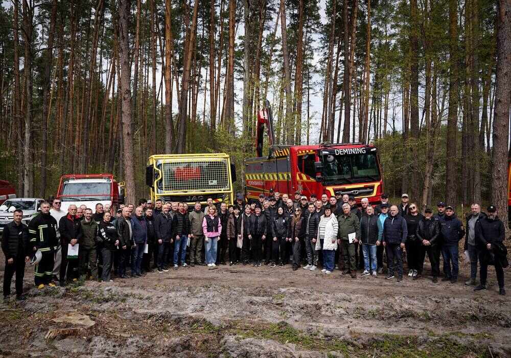 Фото до матеріалу: Київщина: колишні мінні поля перетворили на ліс — висаджено 6000 дерев