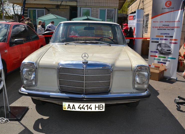 Фото до матеріалу: Київський Old Car Land 2026: від легендарних американців до рідкісних Mercedes