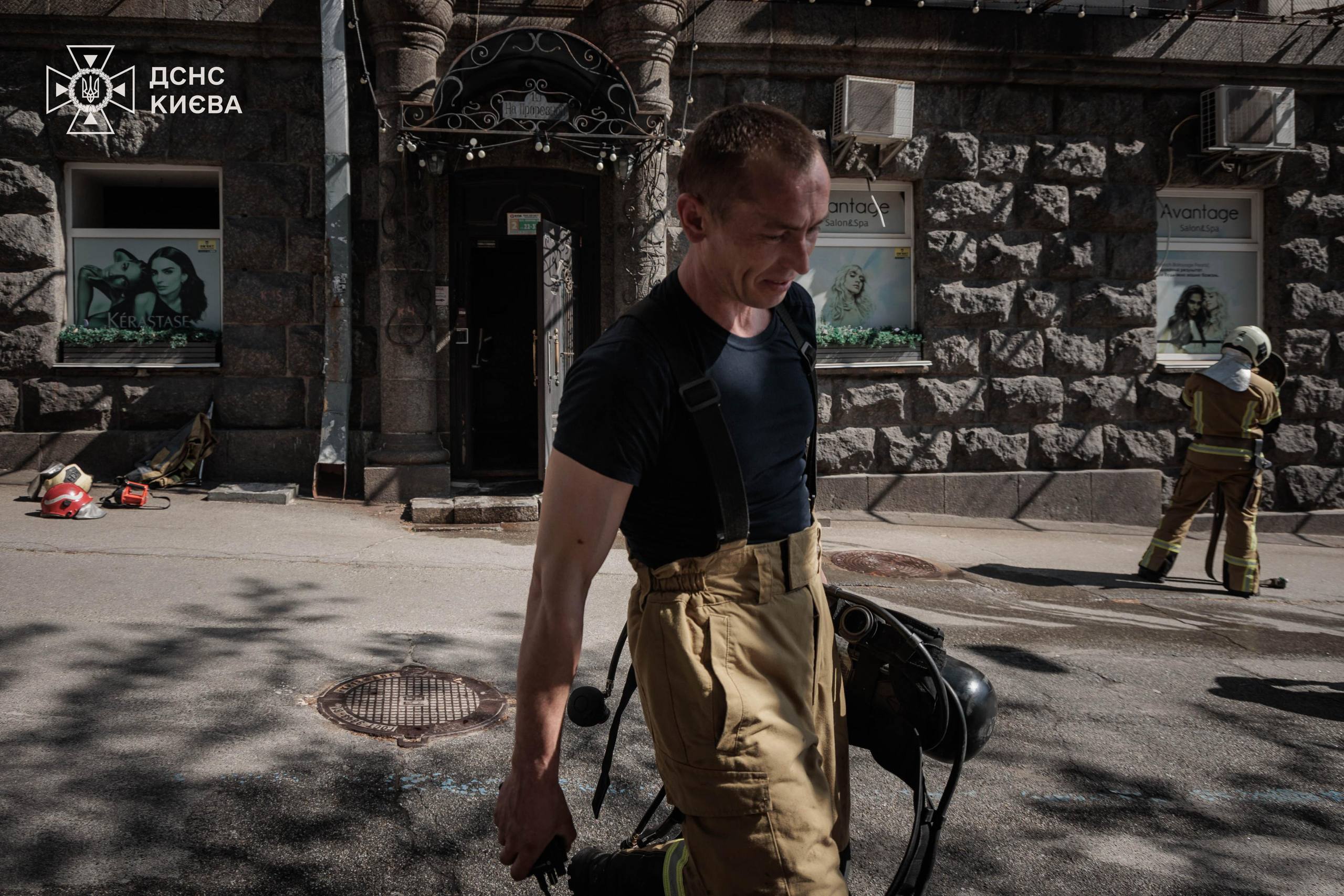 Фото до матеріалу: Пожежа у житловому будинку на Прорізній у Києві: ліквідовано без постраждалих