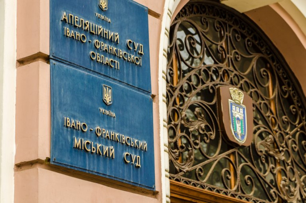 Фото до матеріалу: У Франківську суд заарештував чоловіка за розбещення дитини та зберігання дитячої порнографії