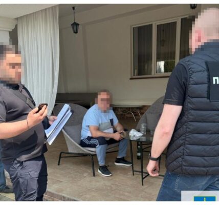 Фото до матеріалу: Дитина випала з вікна шостого поверху у Хмельницькому: поліція відкрила кримінальне провадження