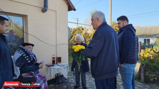 Фото до матеріалу: Визирська громада привітала голову з Днем народження
