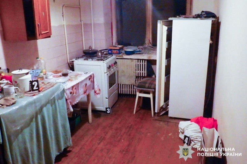 Фото до матеріалу: Смерть від бійки: 45-річний чернівчанин застрелив знайомого кухонним приладдям