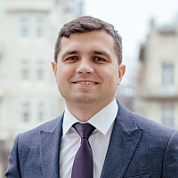 Фото до матеріалу: Ризики «холодних продажів» через B2B-платформи: як уникнути штрафів за порушення GDPR