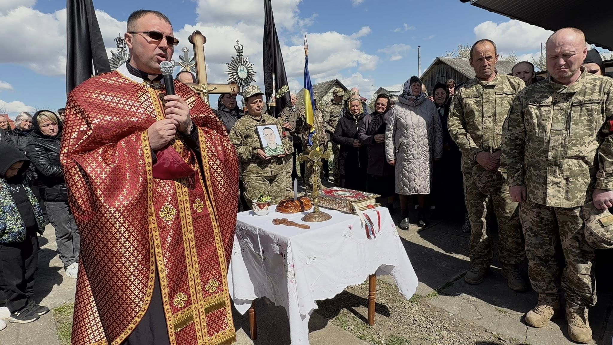 Фото до матеріалу: В Надвірній прощалися з Героєм Ігорем Середюком, який віддав життя за Україну
