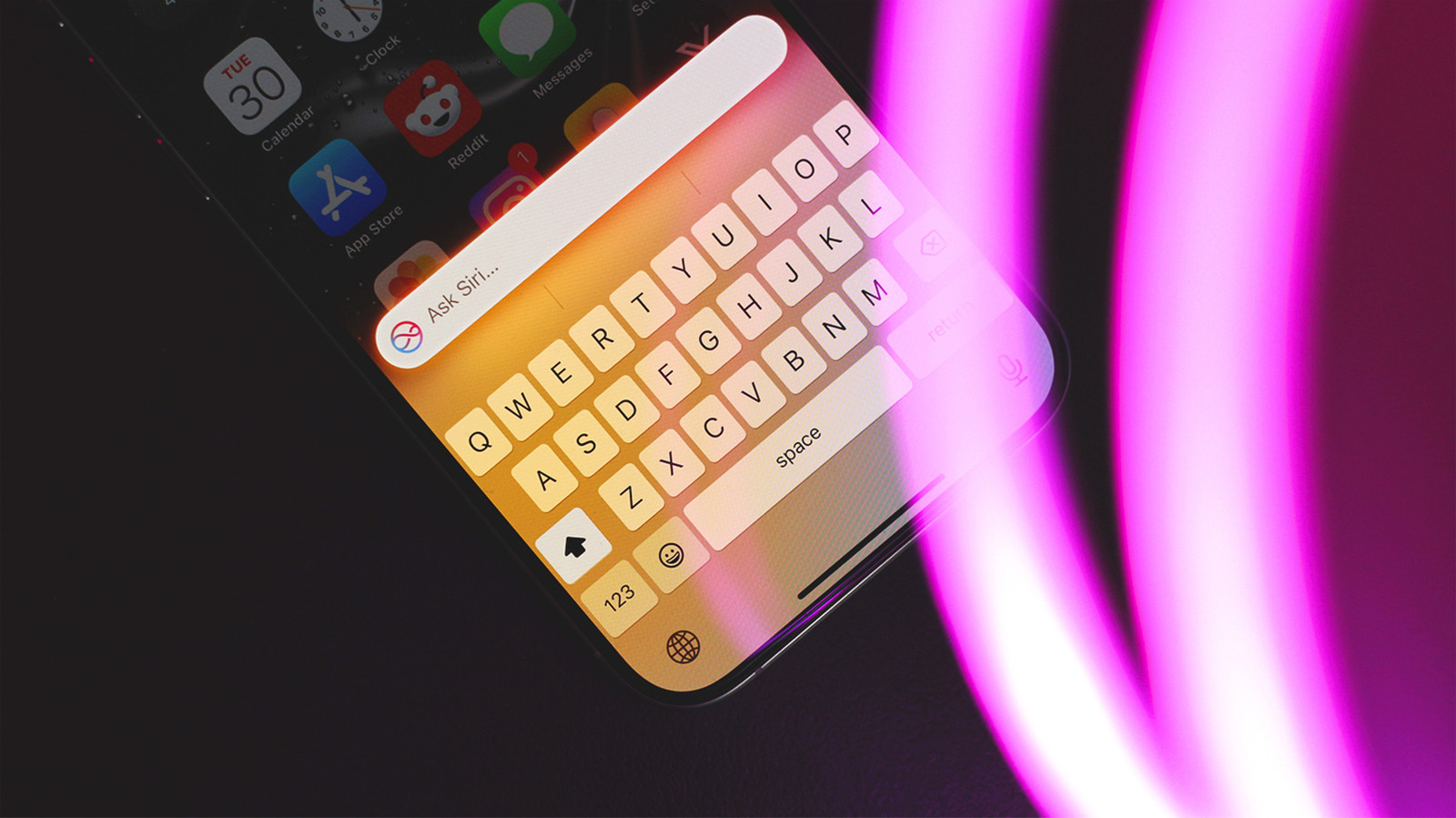 Фото до матеріалу: iOS 18 додав математичний калькулятор прямо в клавіатуру