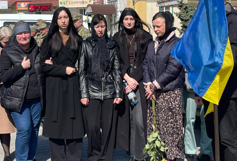 Фото до матеріалу: Корецька громада провела прощання із захисником Сергієм Лисаковичем