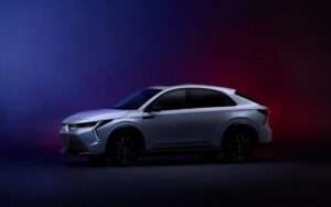 Фото до матеріалу: З 15 років на мопеді, з 17 — за кермом авто: в Україні готують масштабну реформу водійських прав