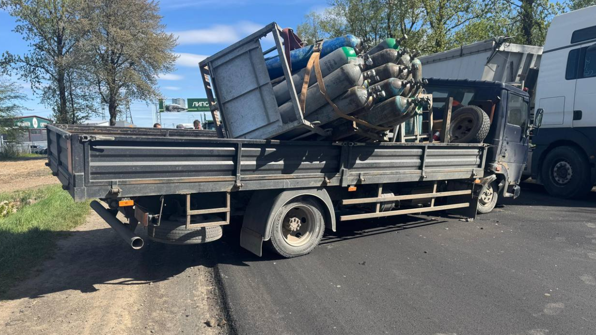 Фото до матеріалу: Три авто зіткнулися на Калуському шосе: водій «Renault» у лікарні