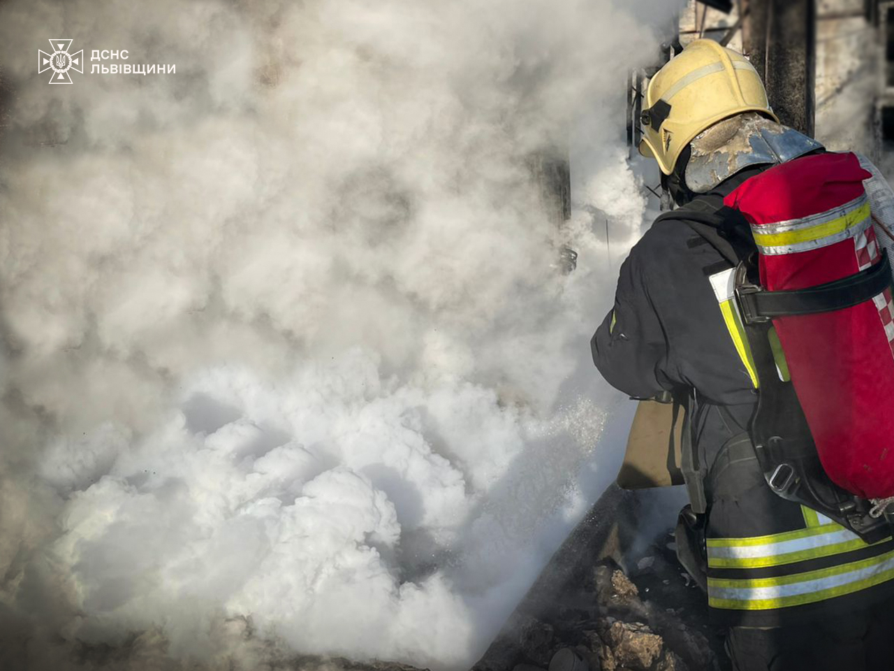 Фото до матеріалу: Росія атакувала Львівщину: фото з місця вибухів у Жовкві