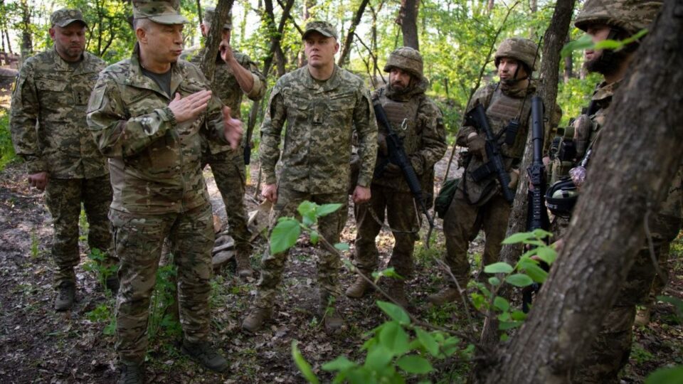 Фото до матеріалу: «До автоматизму»: Олександр Сирський показав, як у 225-му полку готують бійців до сучасної війни