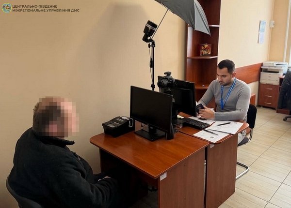 Фото до матеріалу: Іноземцям, які порушили терміни перебування, дали місяць на виїзд з України