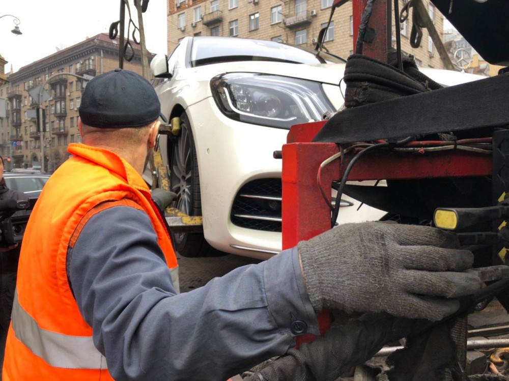 Фото до матеріалу: Київ: 51 тисяч штрафів та сотні евакуйованих авто за квітень