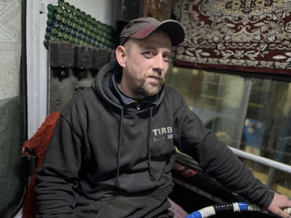 Фото до матеріалу: Ветеран війни Анатолій Григораш повернувся до роботи на вінницьких трамваях