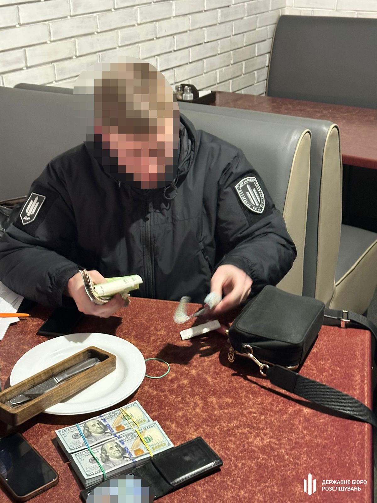 Фото до матеріалу: На Дніпропетровщині посадовиця «Центру пробації» вимагала гроші у пораненого військового за вплив на рішення ВЛК