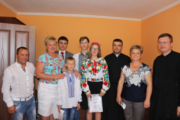 Фото до матеріалу: Діти-сироти з Жовківщини отримали власну квартиру