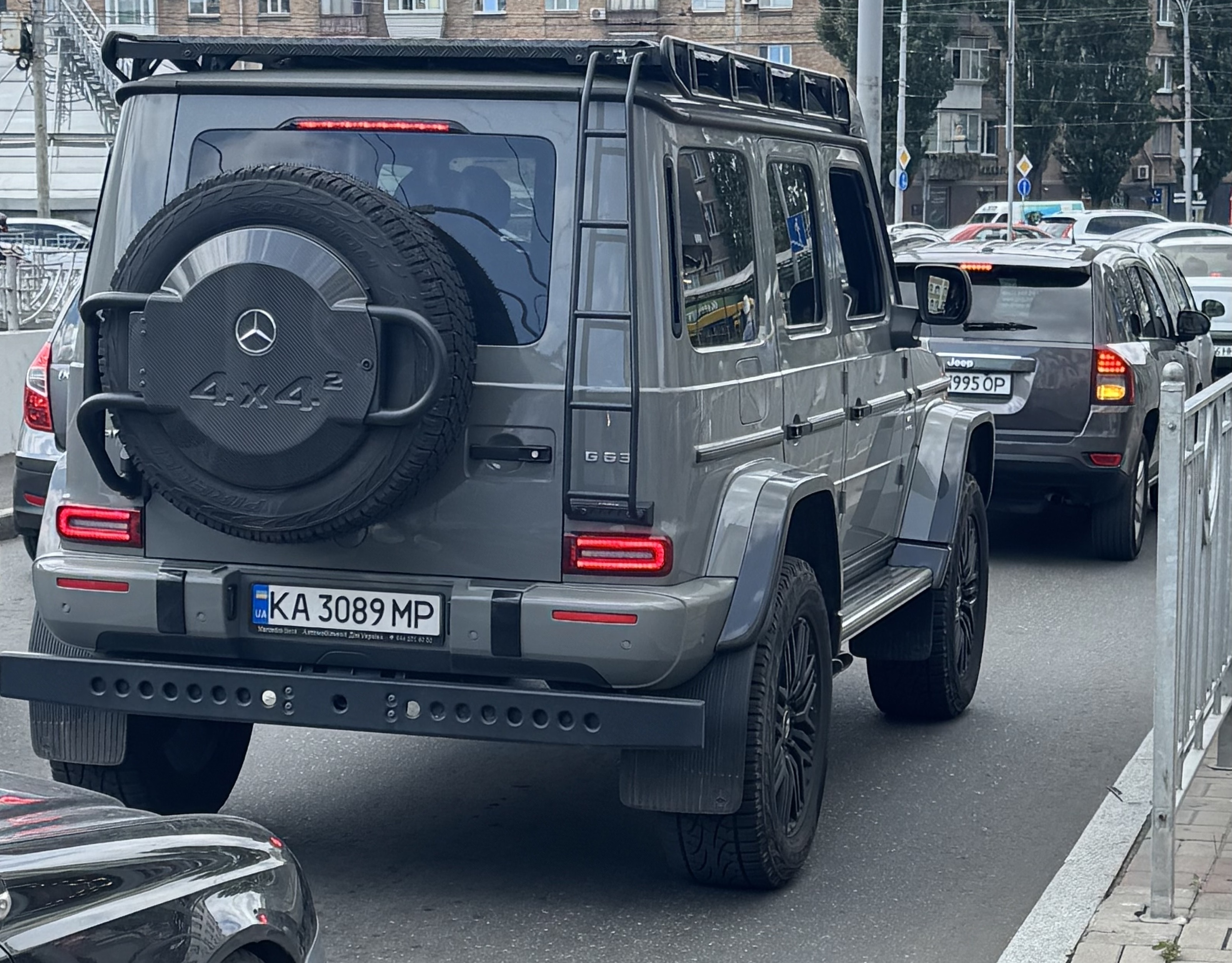Фото до матеріалу: Tesla відкликає всі 173 Cybertruck RWD через ризик відпадання коліс