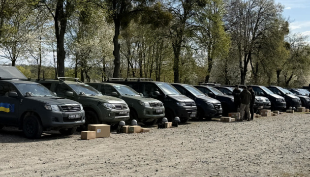 Фото до матеріалу: Художник Укрінформу зібрав понад 1,2 млн доларів для ЗСУ через благодійні патчі
