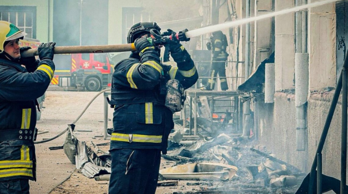 Фото до матеріалу: Масована атака БПЛА на Тернопіль: 10 постраждалих, руйнування промислових об'єктів