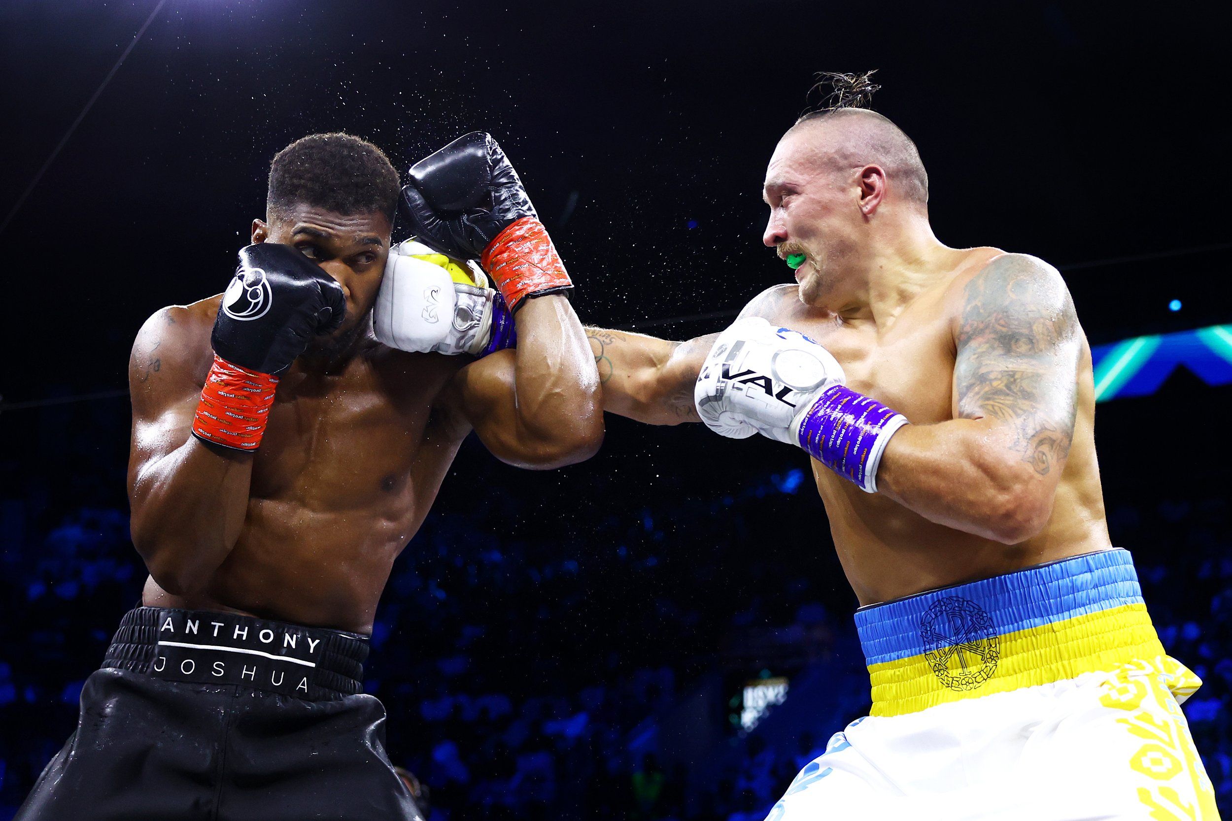 Фото до матеріалу: Ярослав Амосов переміг Хоеля Альвареса у UFC: відео бою