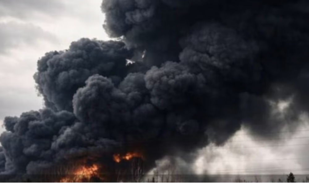 Фото до матеріалу: Росія заявляє про ракетну атаку на промзону в Кірішах та завод у Чебоксарах
