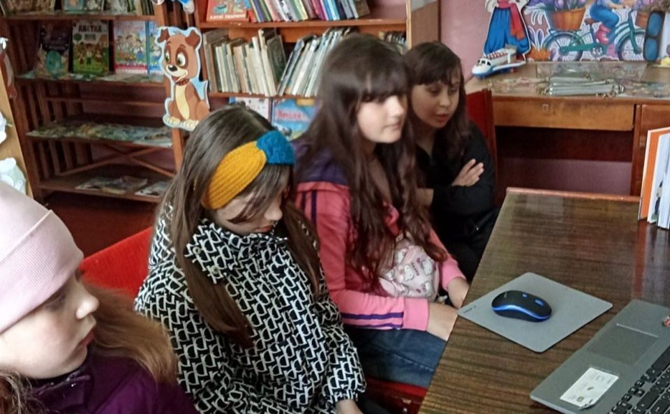 Фото до матеріалу: У бібліотеках Решетилівської громади відзначили Всесвітній день книги: віртуальні подорожі та заклики до читання