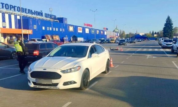 Фото до матеріалу: Під Тивровом п'яний водій ВАЗ протаранив паркан: загинув пасажир