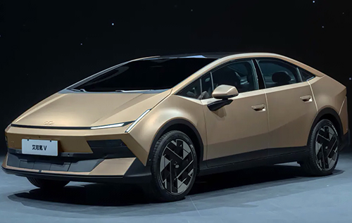 Фото до матеріалу: Футуристичний седан із дизайном суперкара: Hyundai показала новий Ioniq V
