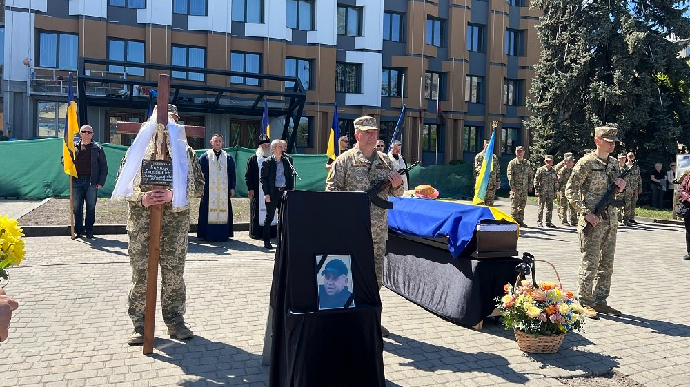Фото до матеріалу: На Волині попрощалися із захисником Володимиром Карпуком, який помер від серцевого нападу