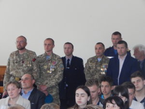Фото до матеріалу: У Буську відзначили пам'ятні дзвони Чорнобиля: ліквідаторів нагородили та показали сучасну техніку рятувальників